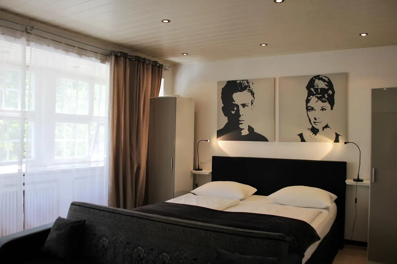 Altstadthotel Hayk Am Rhein Cologne 3*,