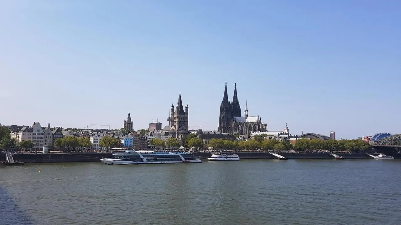 Altstadthotel Hayk Am Rhein Cologne Germany
