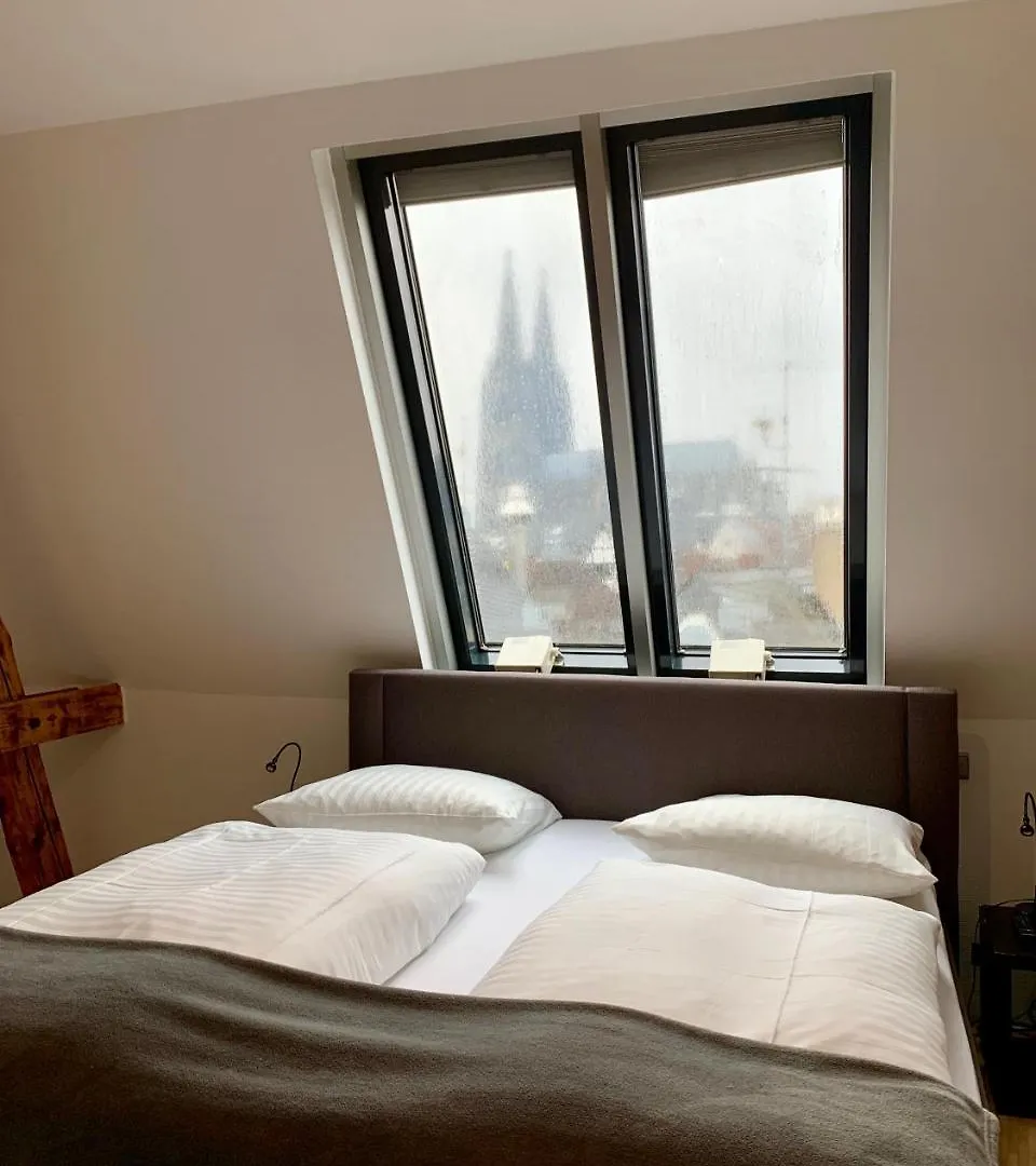 Altstadthotel Hayk Am Rhein Cologne Hotel