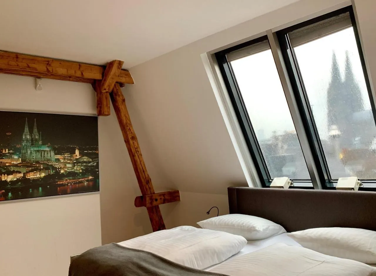 Altstadthotel Hayk Am Rhein Cologne