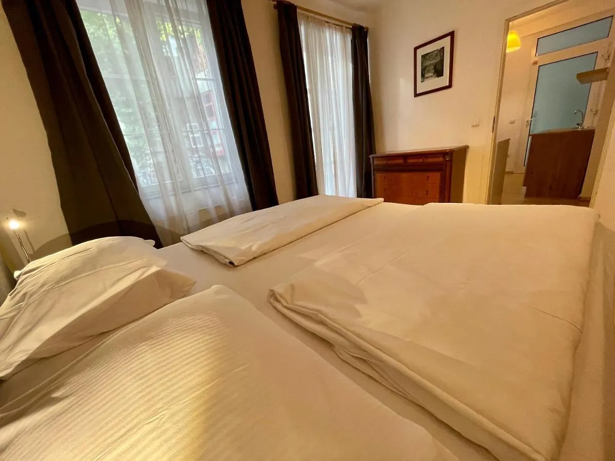 Altstadthotel Hayk Am Rhein Cologne