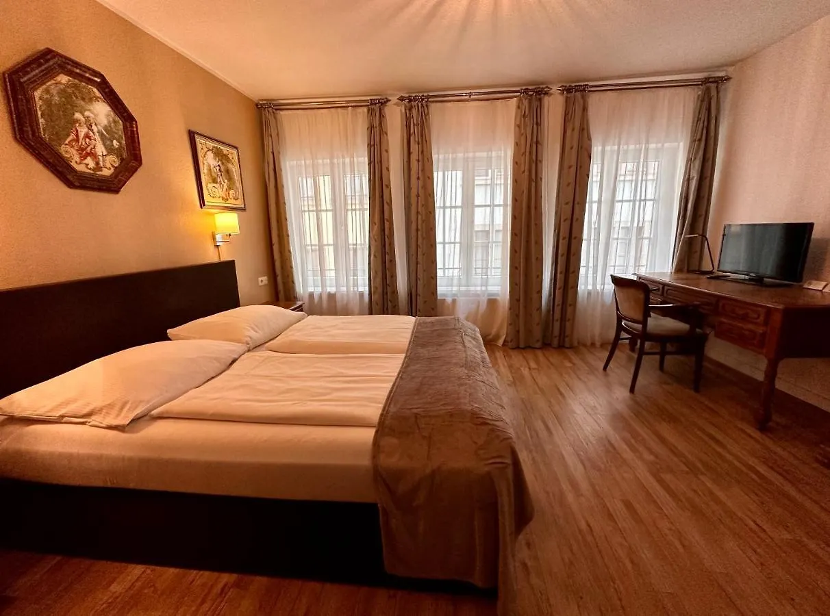 Altstadthotel Hayk Am Rhein Cologne Germany
