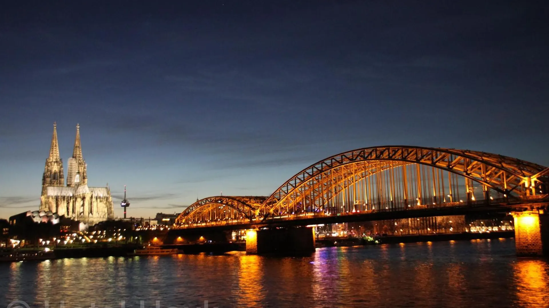 Altstadthotel Hayk Am Rhein Cologne