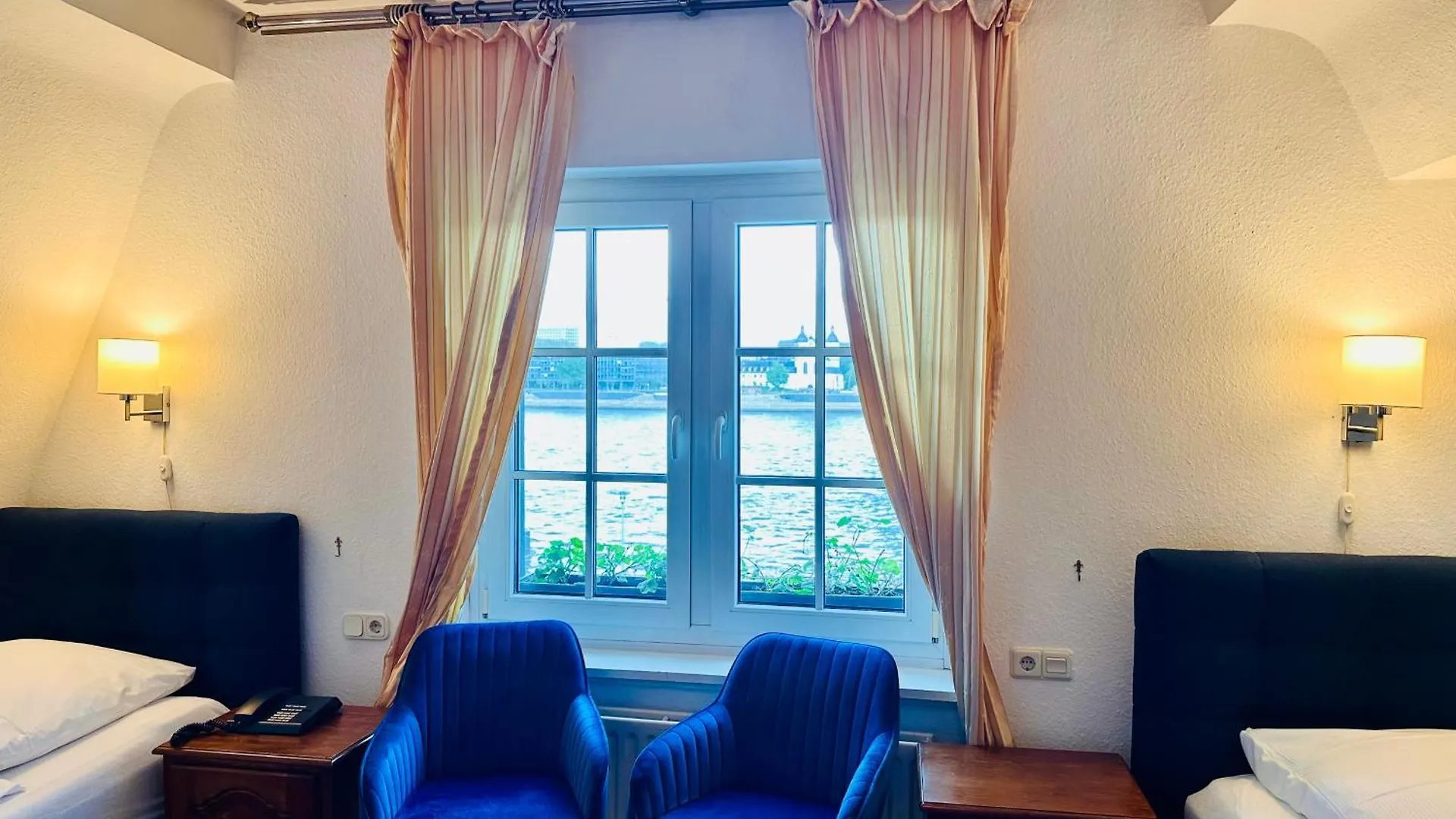 Altstadthotel Hayk Am Rhein Cologne
