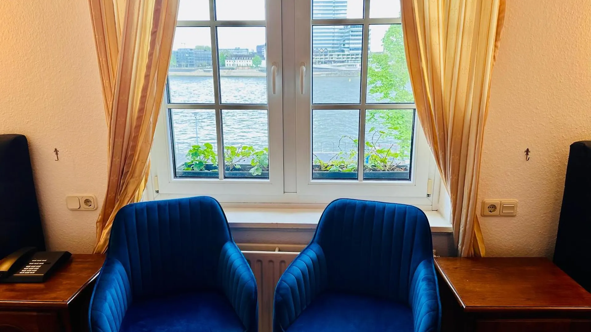 Hotel Altstadthotel Hayk Am Rhein Cologne