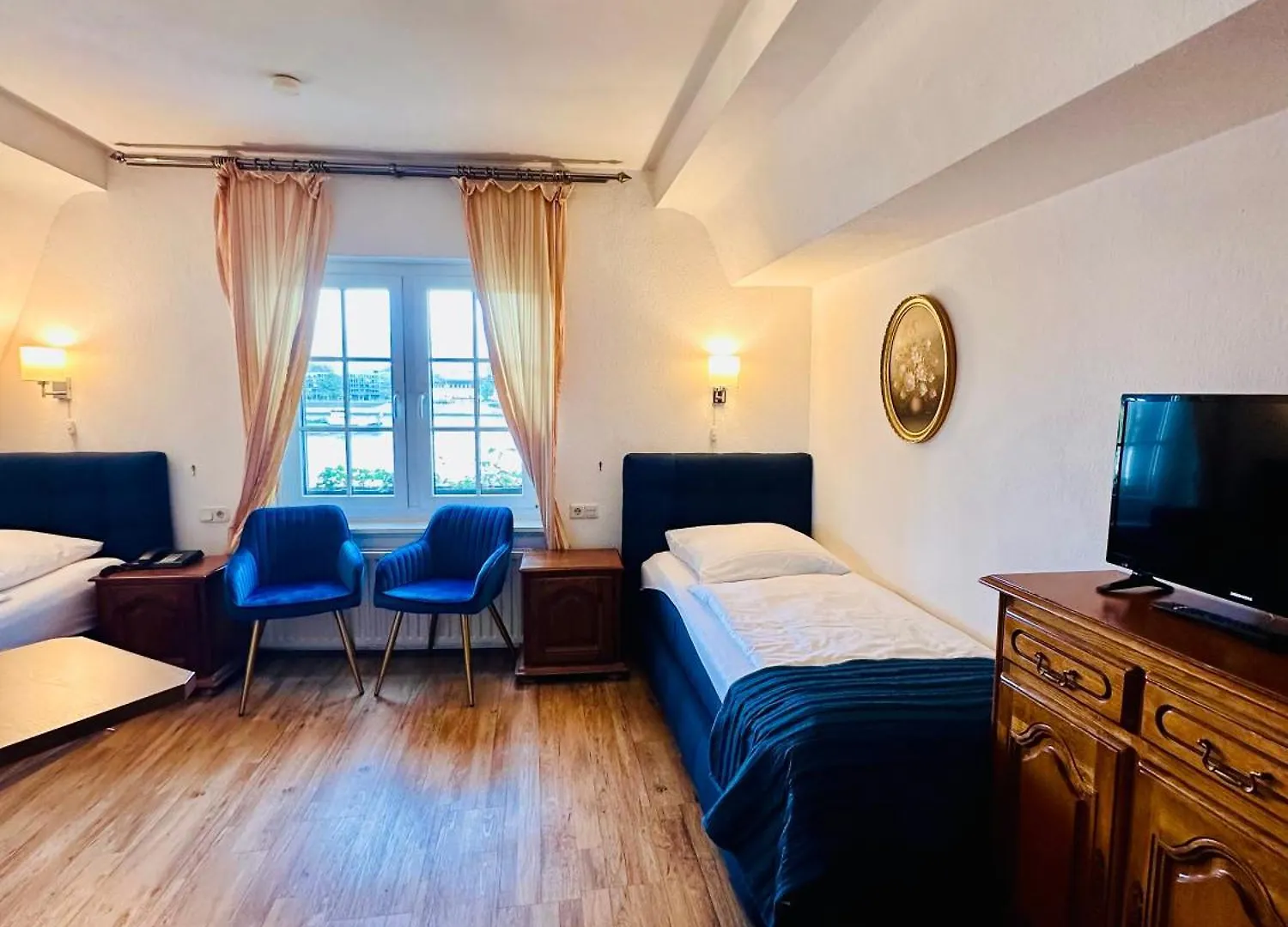 Altstadthotel Hayk Am Rhein Cologne