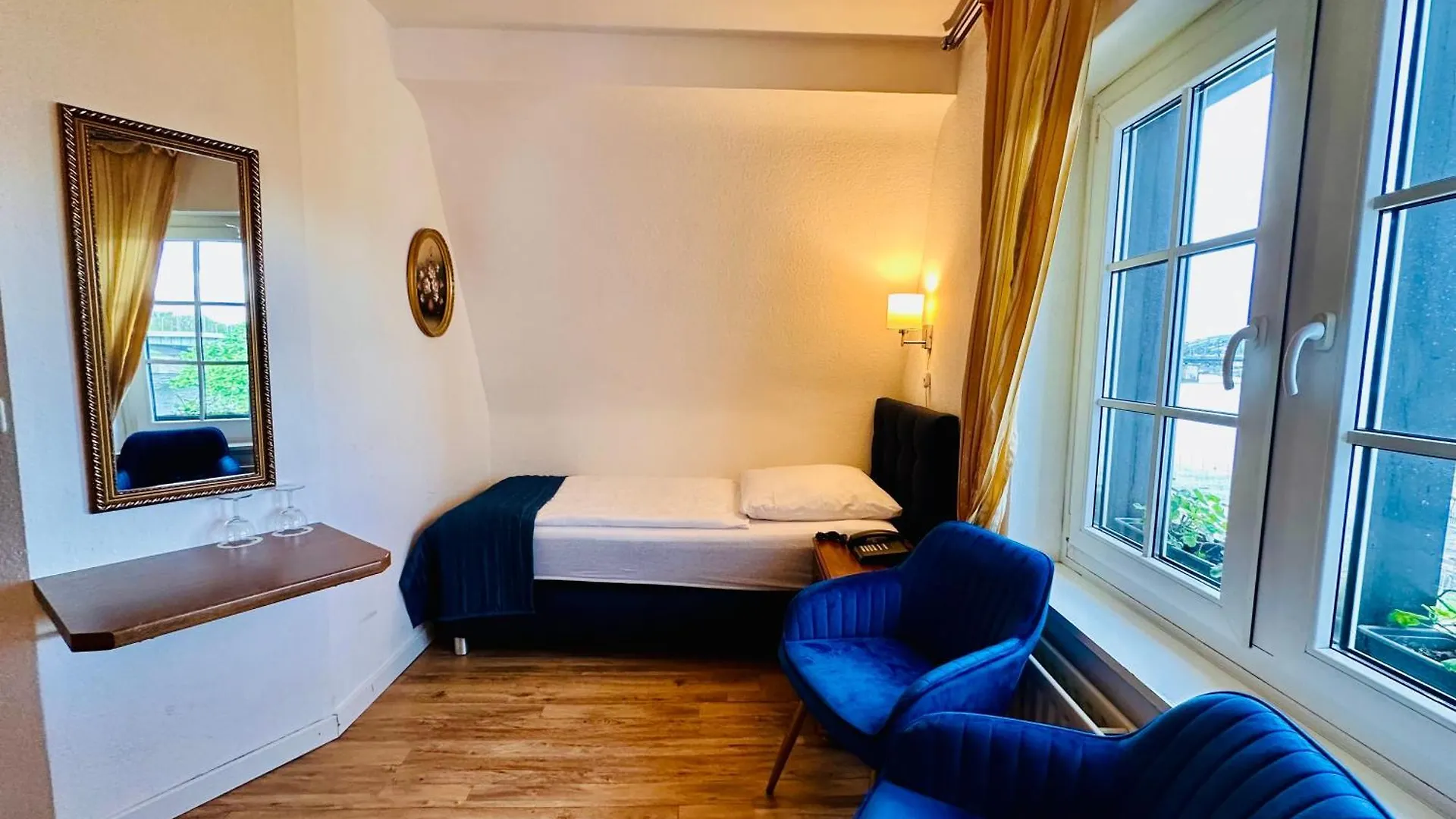 Altstadthotel Hayk Am Rhein Cologne 3*,  Germany