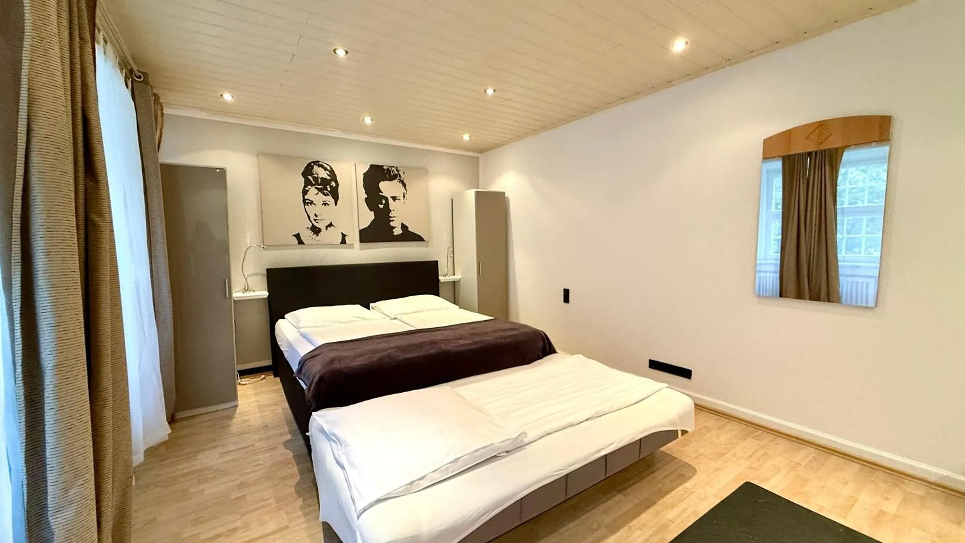 Altstadthotel Hayk Am Rhein Cologne 3*,
