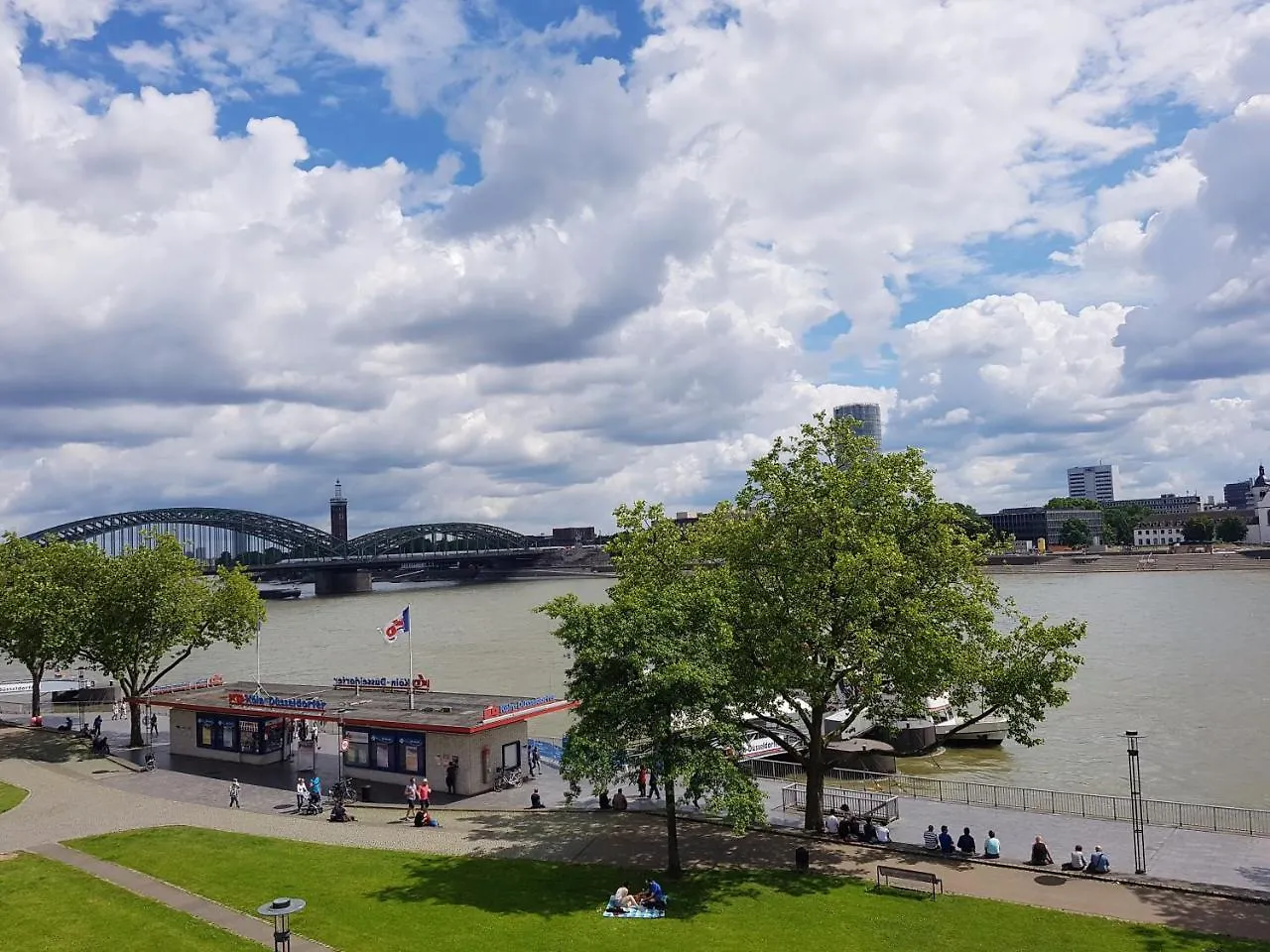 Hotel Altstadthotel Hayk Am Rhein Cologne