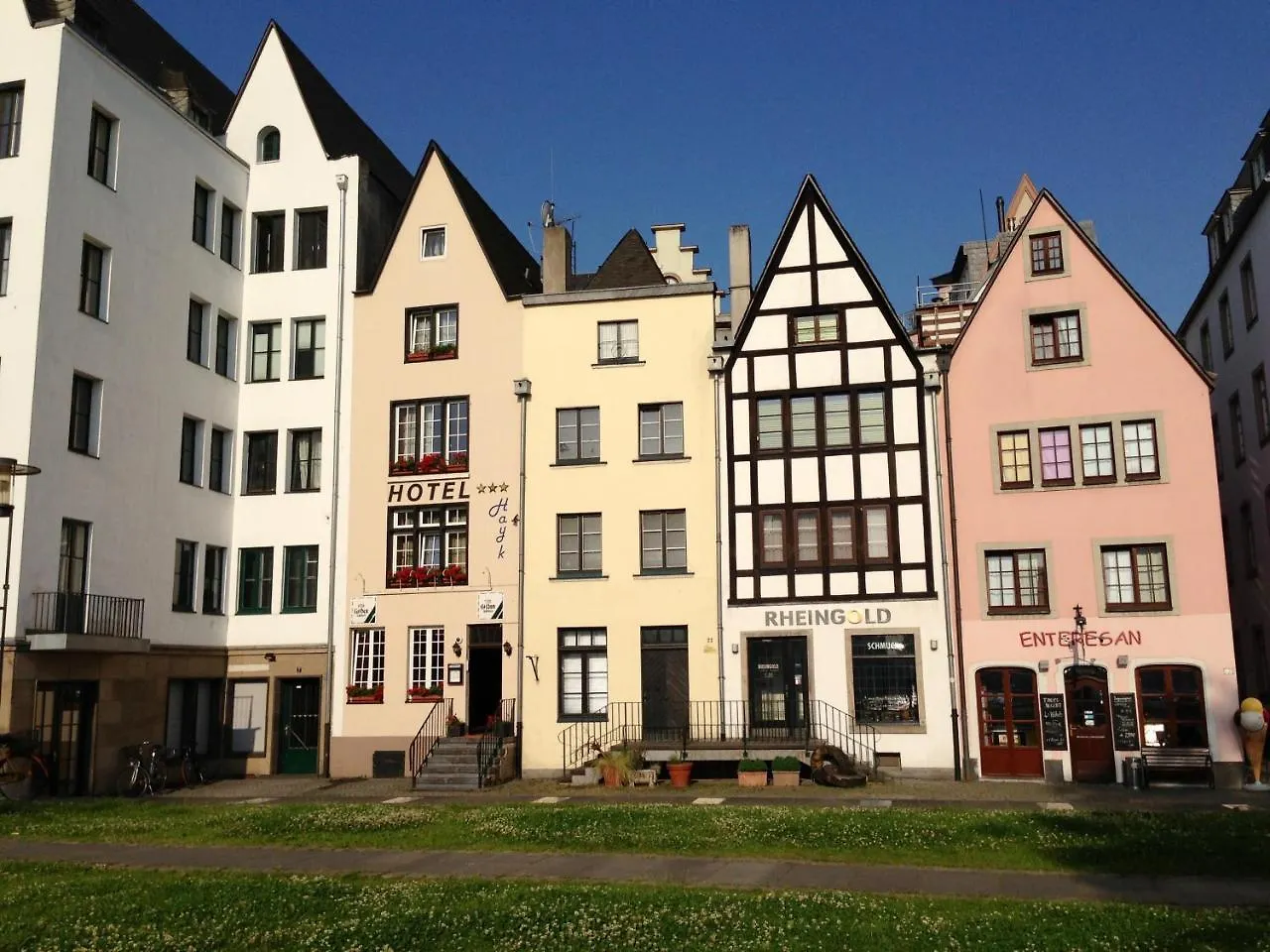 Altstadthotel Hayk Am Rhein Cologne Hotel